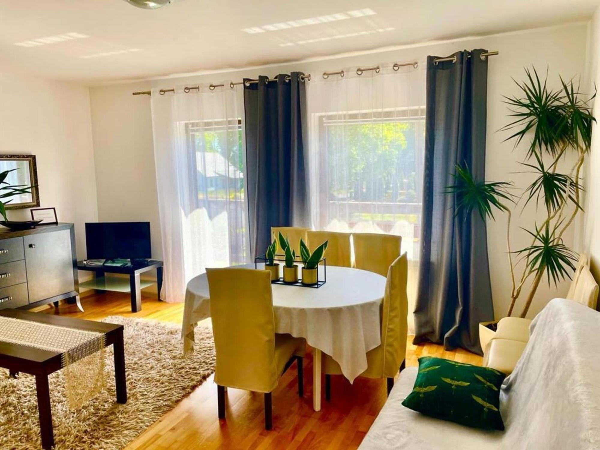 Gostyniec Holiday Spacious Modern Flat In Dabrowa מראה חיצוני תמונה
